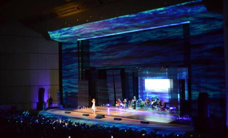 Apresentação de peça no palco do Teatro Guararapes Chico Science